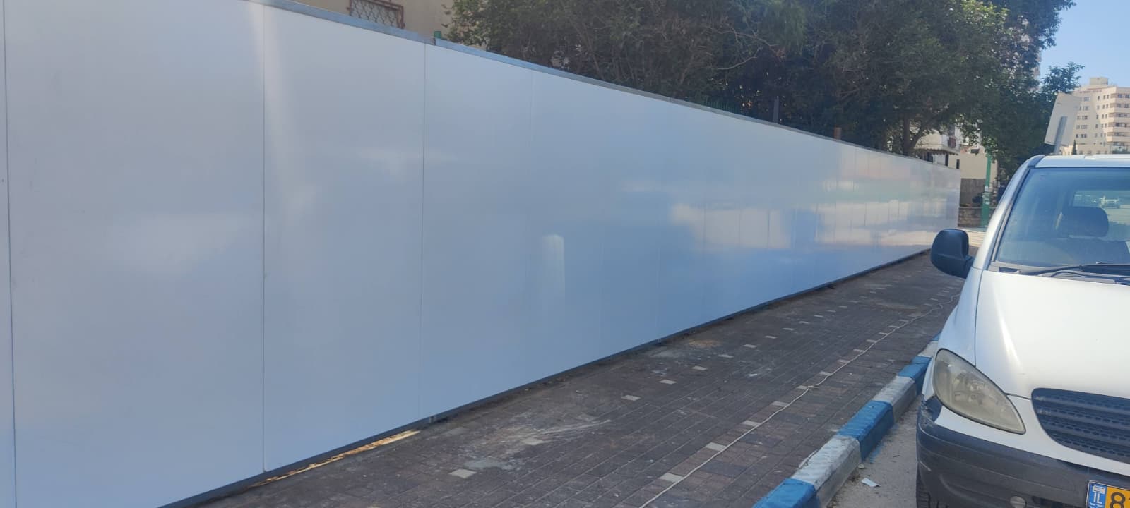 גידור להגנה על עצים בוגרים באתרי בניה